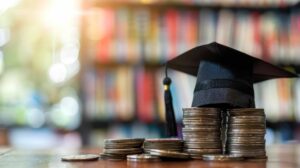 Lee más sobre el artículo Primeras ayudas de 600 euros para estudiantes afectados por la DANA: Todo lo que necesitas saber