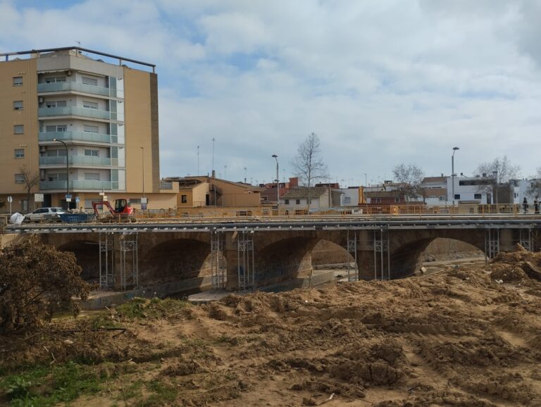 Obras en el puente que une Massanassa y Catarroja