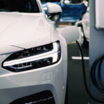 ¿Qué pasa con las ayudas del coche eléctrico de 10.000 euros solicitadas tras la DANA?